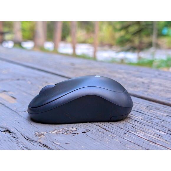 Logitech M220 Silent Wireless Mouse with Receiver - Picture 5 of 7